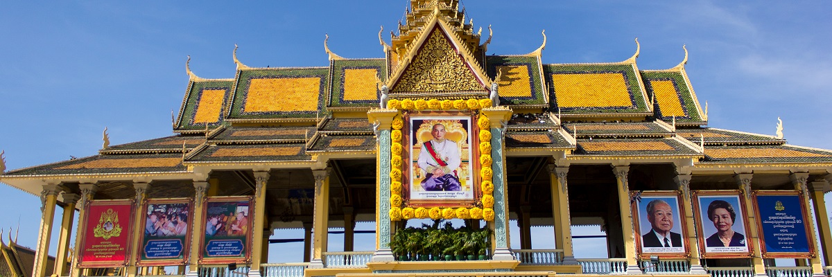 Altar with a portait of King Maha Vajiranlongkorn of Thailand